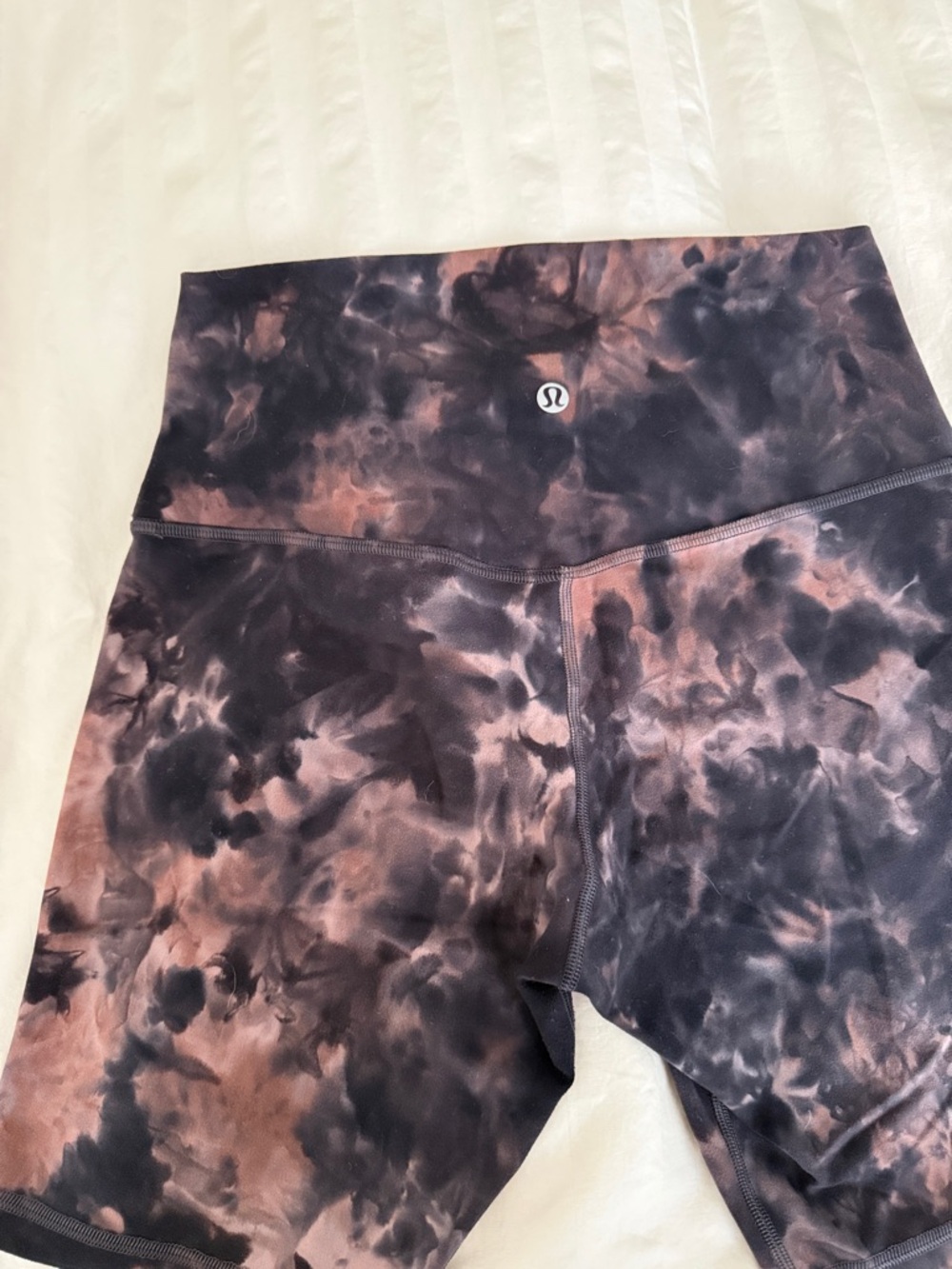 lululemon athletica Tie-Dye High-Rise Bike Shorts - Black & Brownish Mauve - Picture 4 of 4